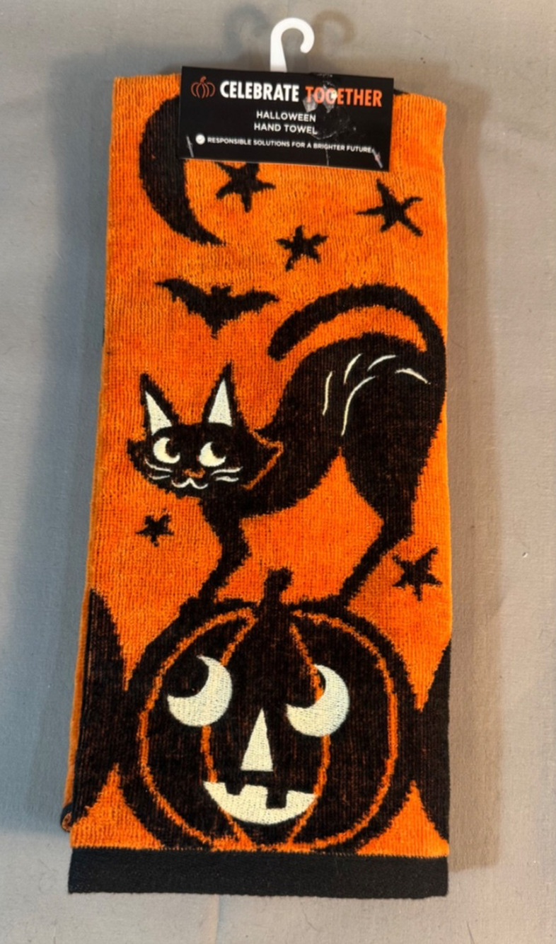 Halloween Black cats and pumpkins orange and black hand towels NWT